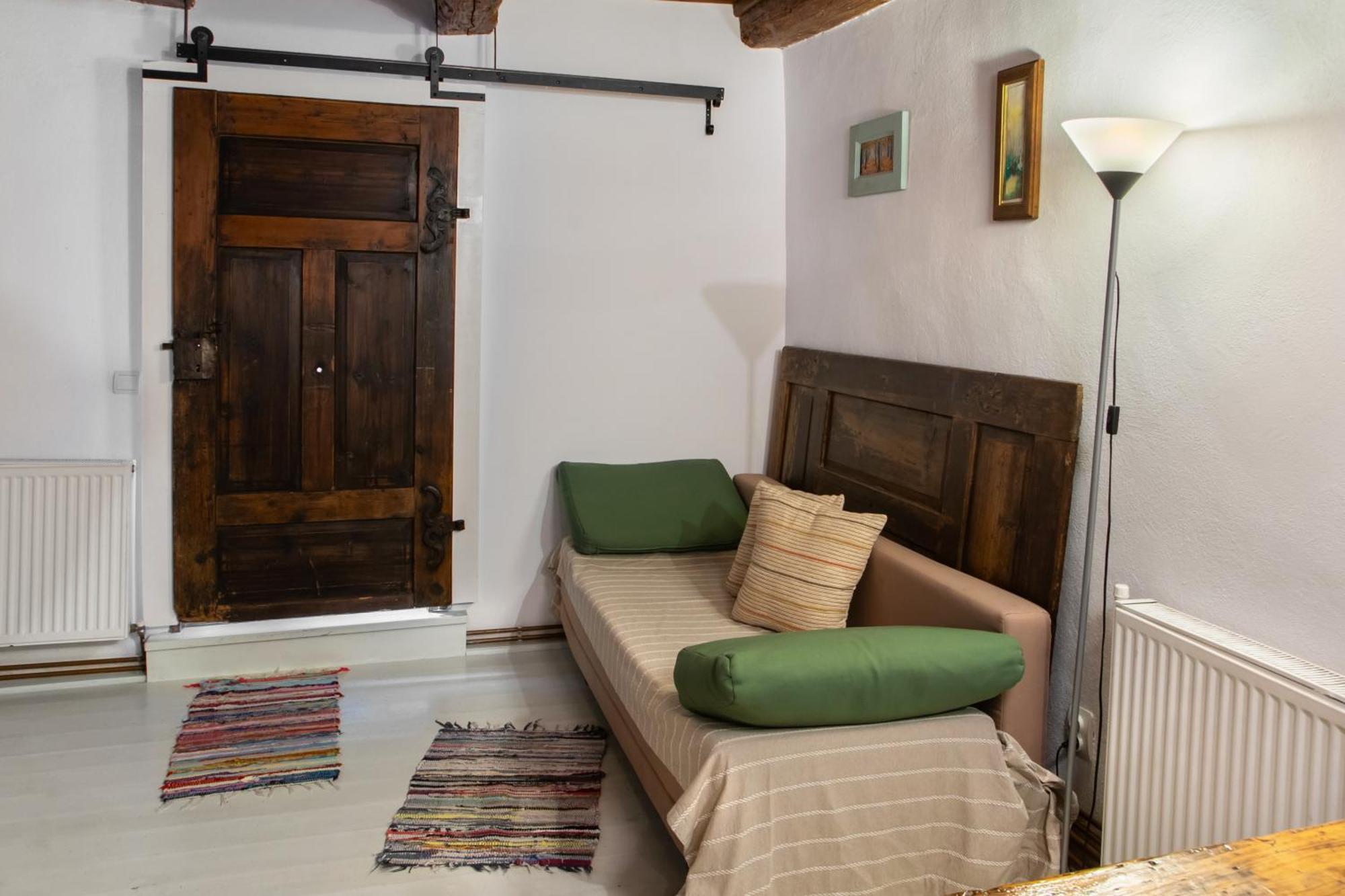 Bike House - 250-Year-Old Restored House In A Quiet Area Brasov Exterior photo
