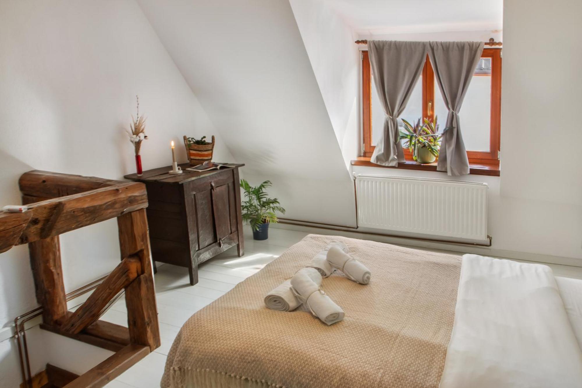 Bike House - 250-Year-Old Restored House In A Quiet Area Brasov Exterior photo
