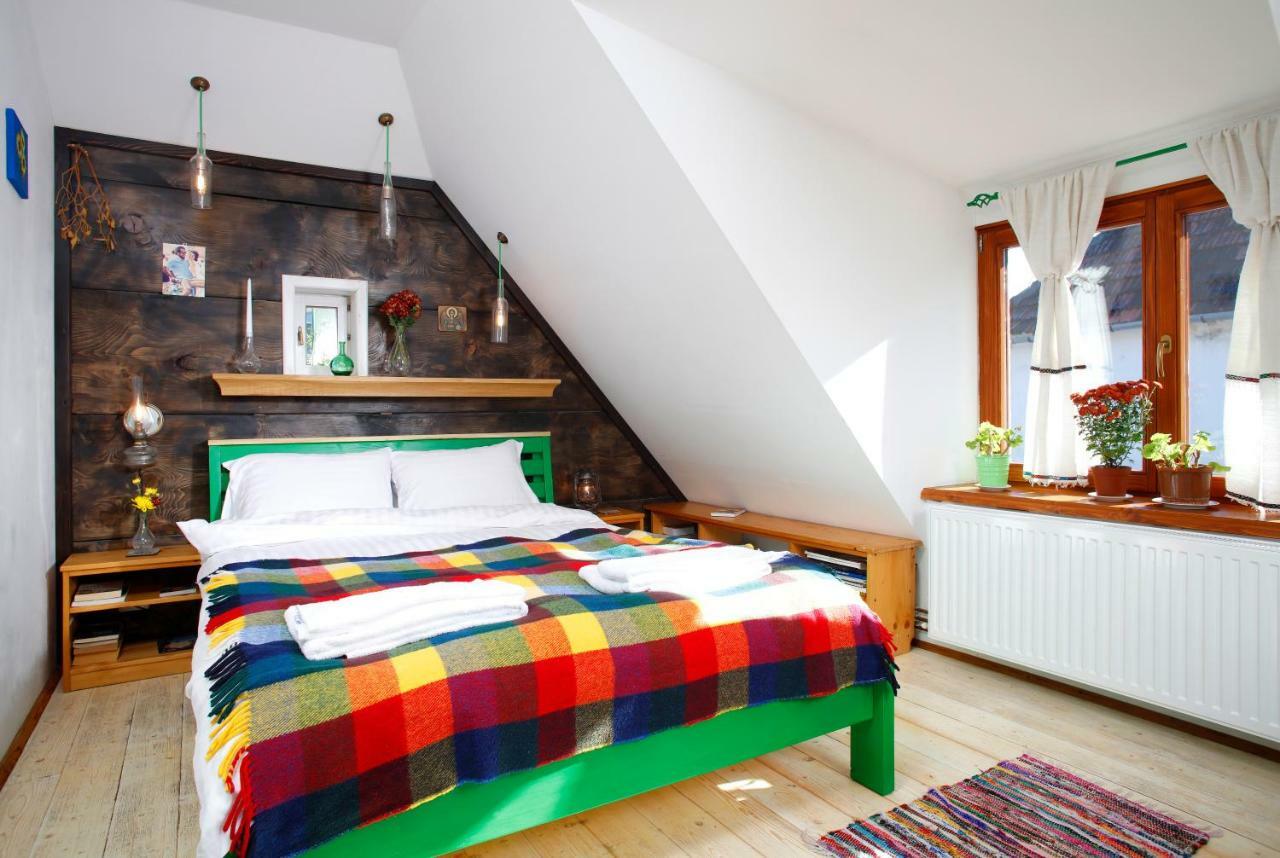 Bike House - 250-Year-Old Restored House In A Quiet Area Brasov Exterior photo